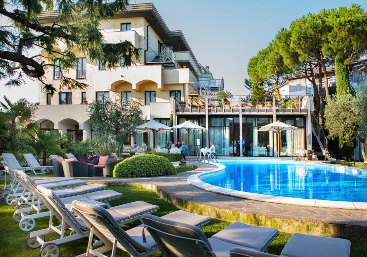 Hotel Piccola Vela Desenzano del Garda Bagian luar foto