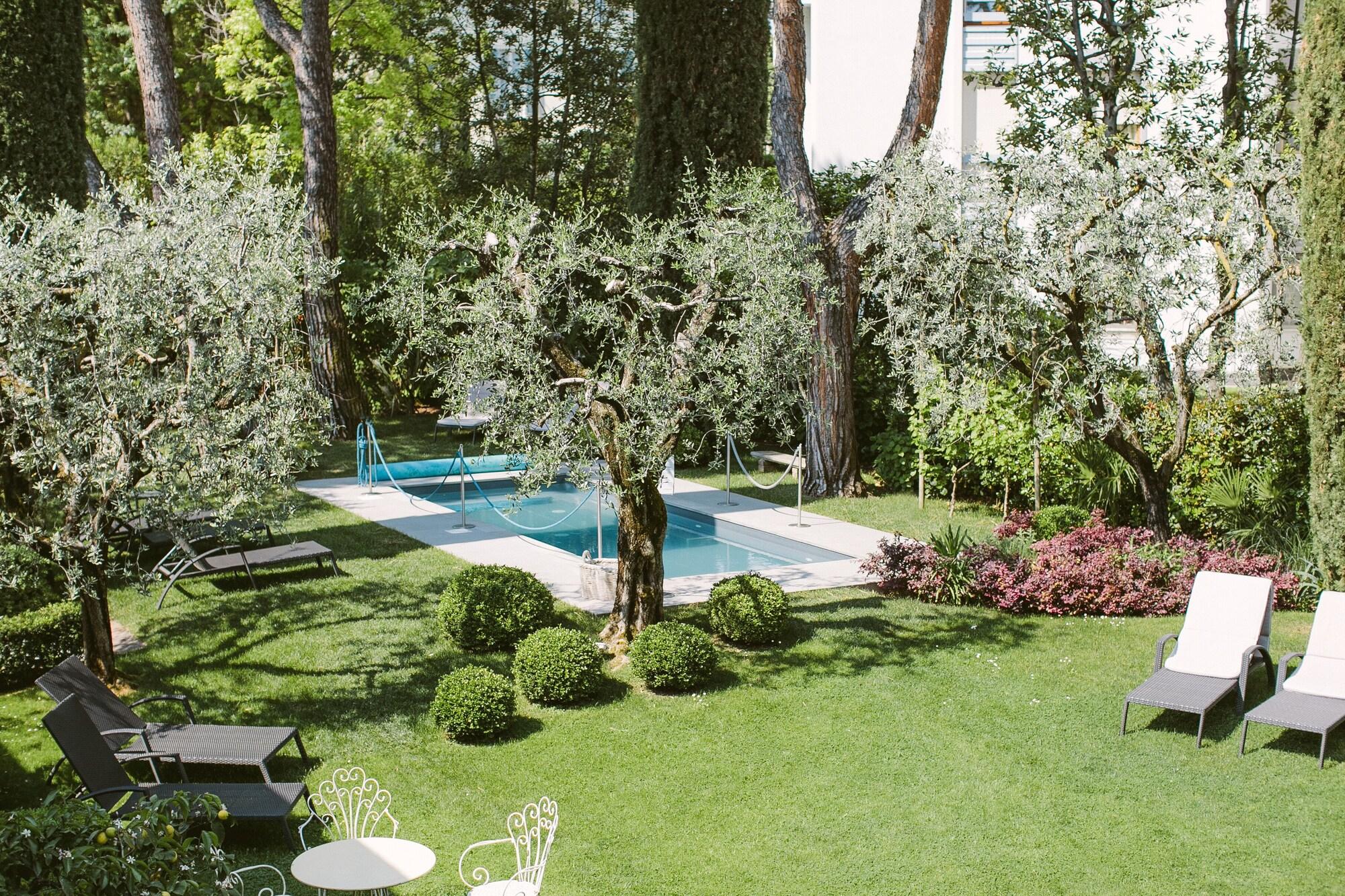 Hotel Piccola Vela Desenzano del Garda Bagian luar foto